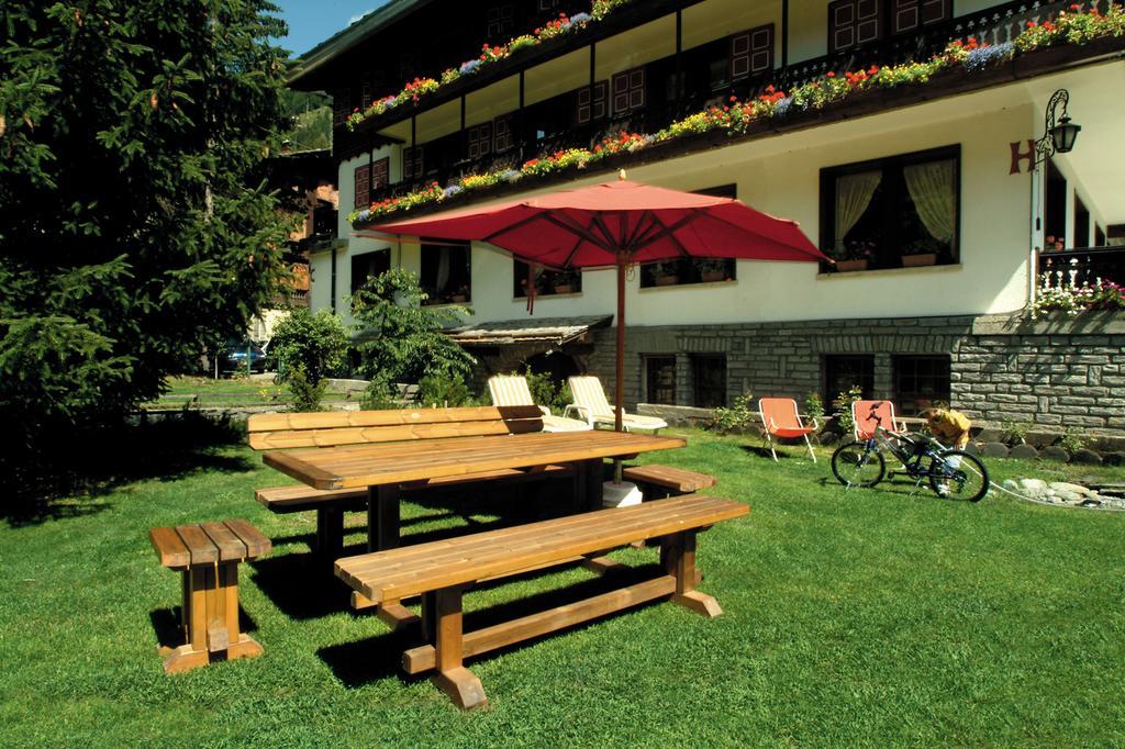 Hotel Castor Champoluc Exterior foto